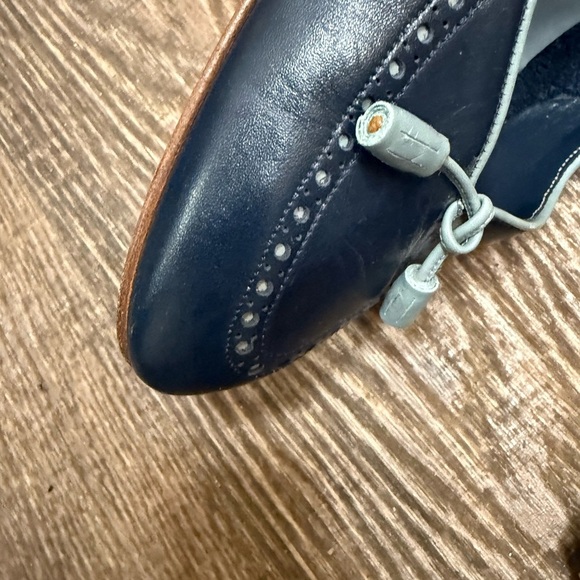 Amalfi 10.5B “Amanda” EUC Blue tassel small heels with  Decorative Perforations - Picture 6 of 14